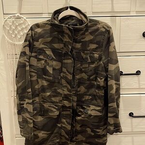 Army Green Camo Forever 21 Women’s small jacket with cargo pockets